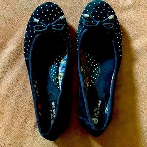 White Mountain women’s flats